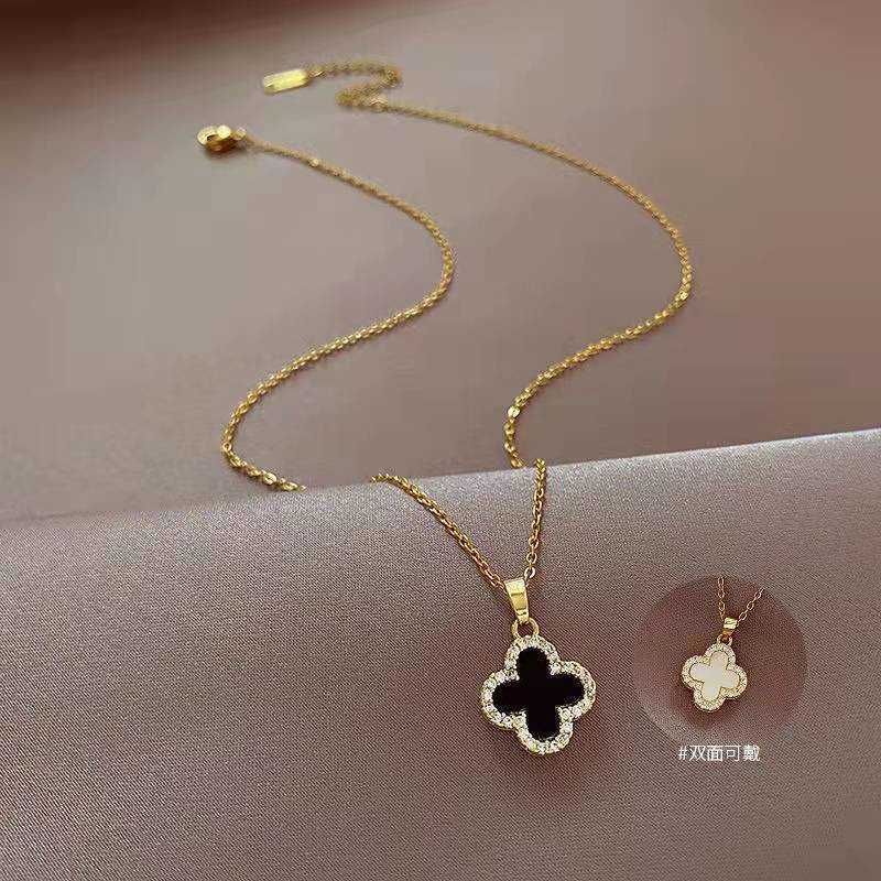 T0124 Clover White Double Sided Neckla