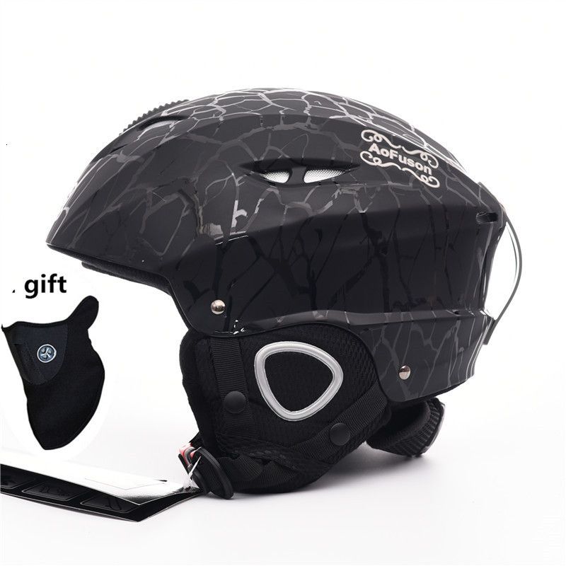 black ski helmet
