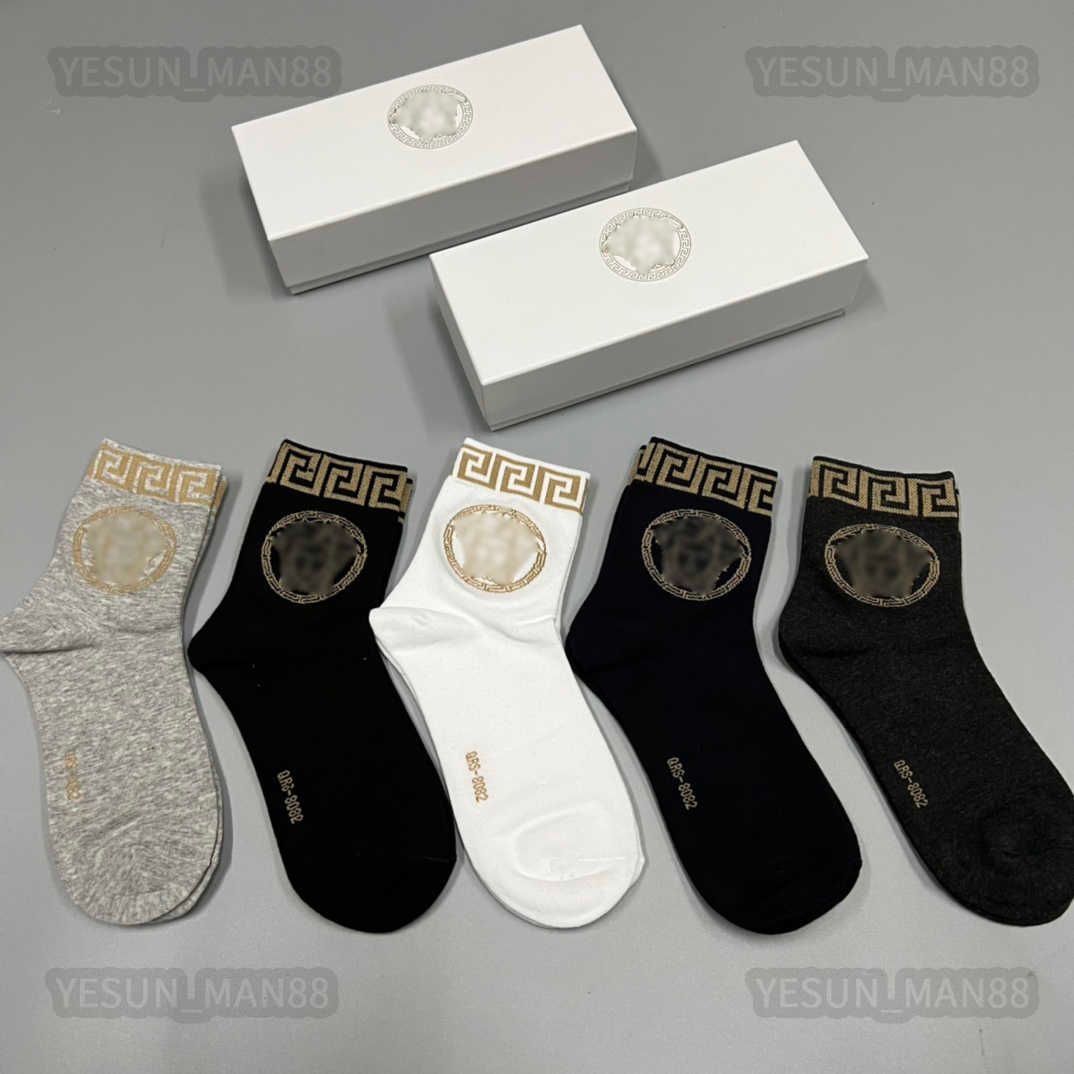 ₩20,113에서 디자이너 럭셔리 버스 미드 튜브 양말 패션 남성 및 여성 캐주얼 면화 패턴 인쇄 상자와 5 쌍 양말 | DHgate ₩20,113에서 디자이너 럭셔리 버스 미드 튜브 양말 패션 남성 및 여성 캐주얼 면화 패턴 인쇄 상자와 5 쌍 양말 | Dhgate