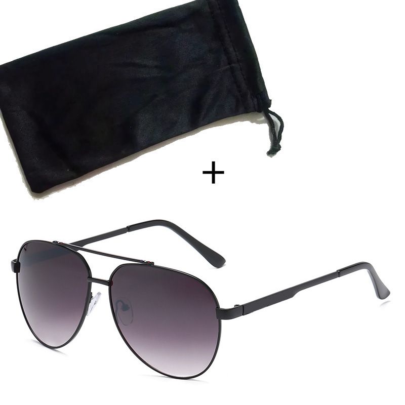 Lunettes de soleil + pochette