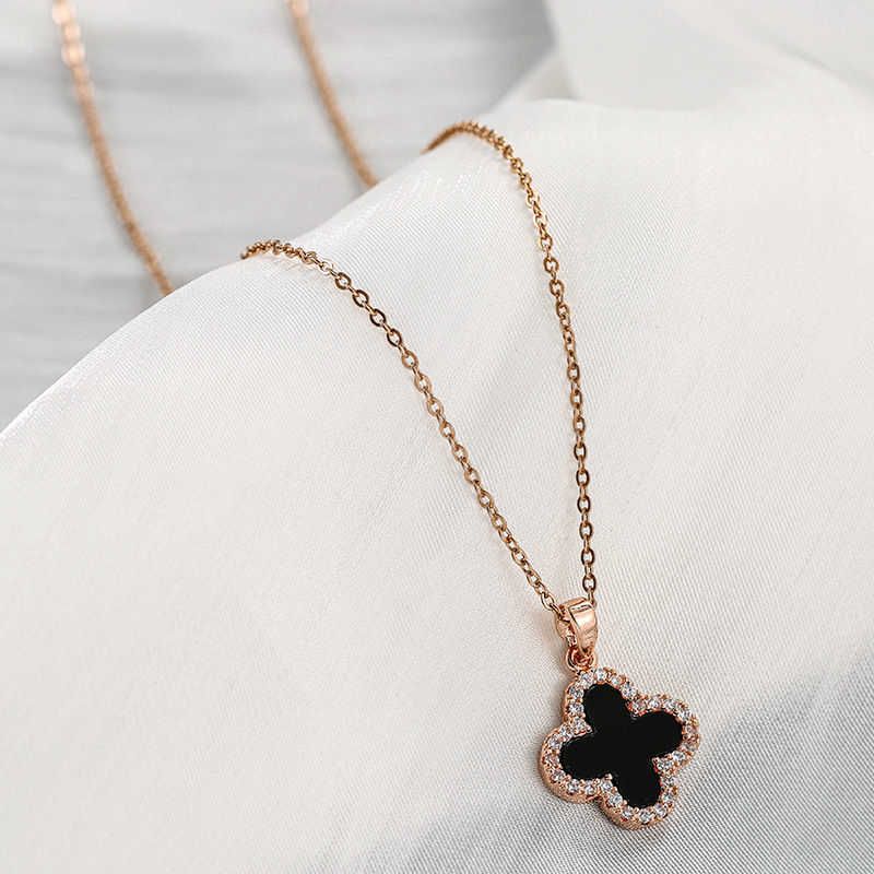 Diamond Studded Clover (rose)