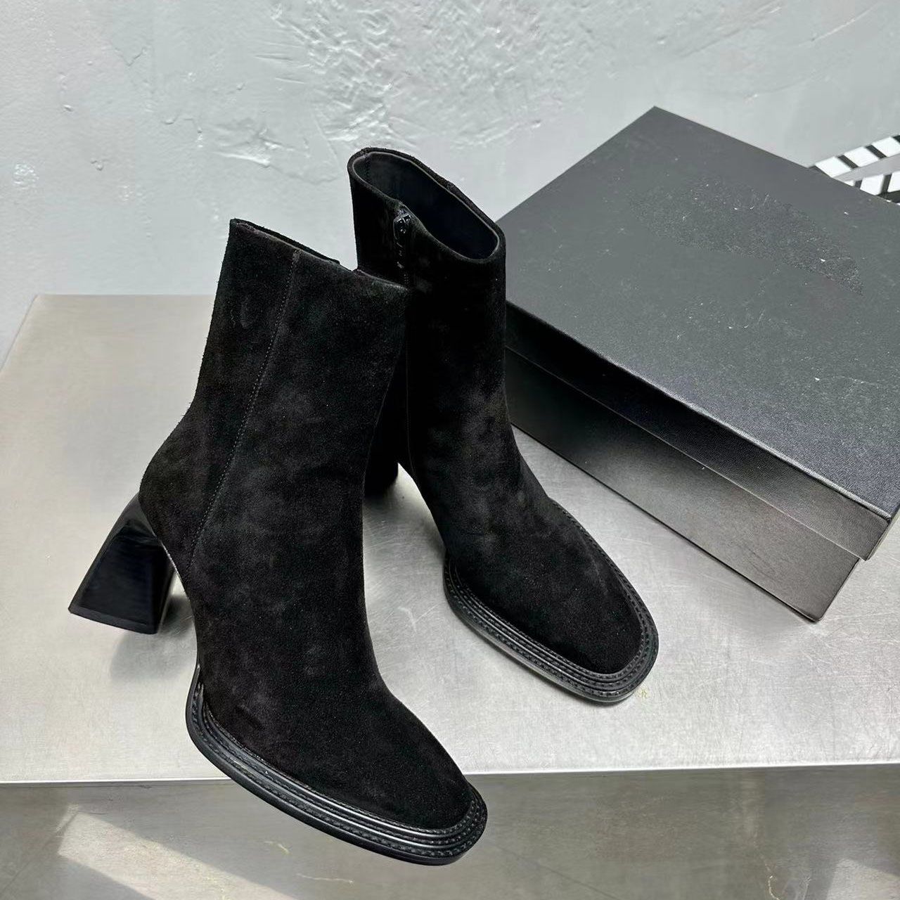 Suede black