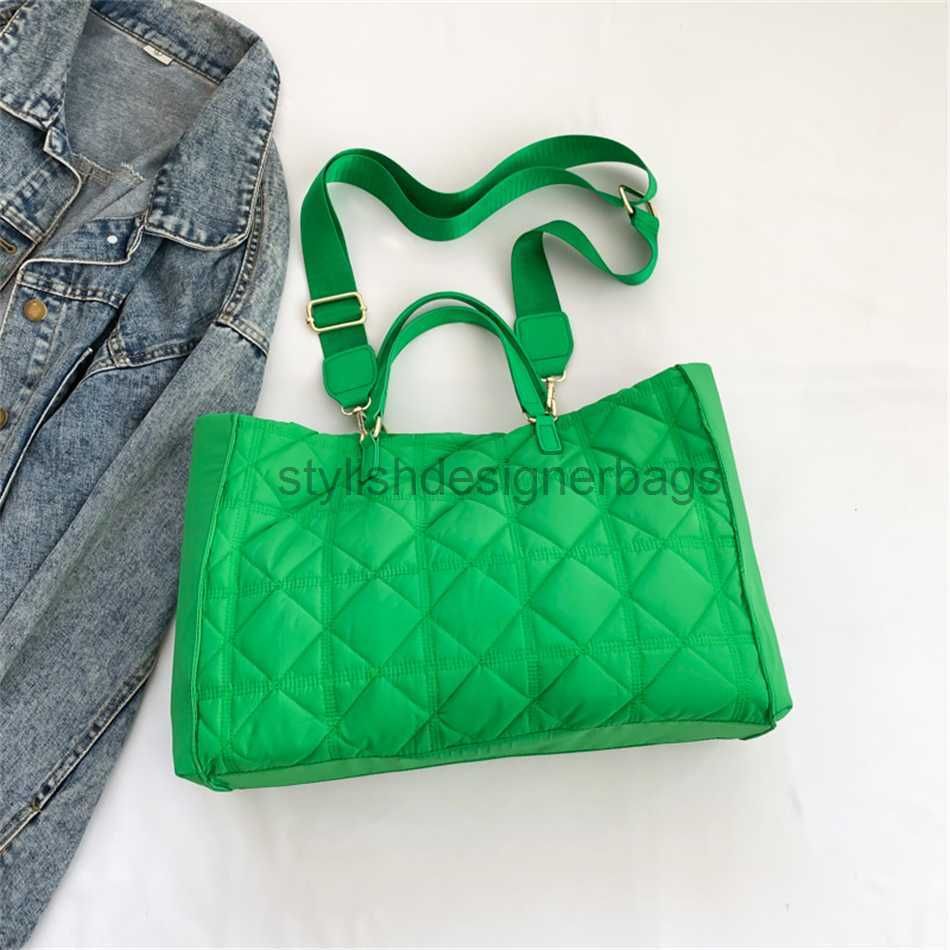 緑のバッグ