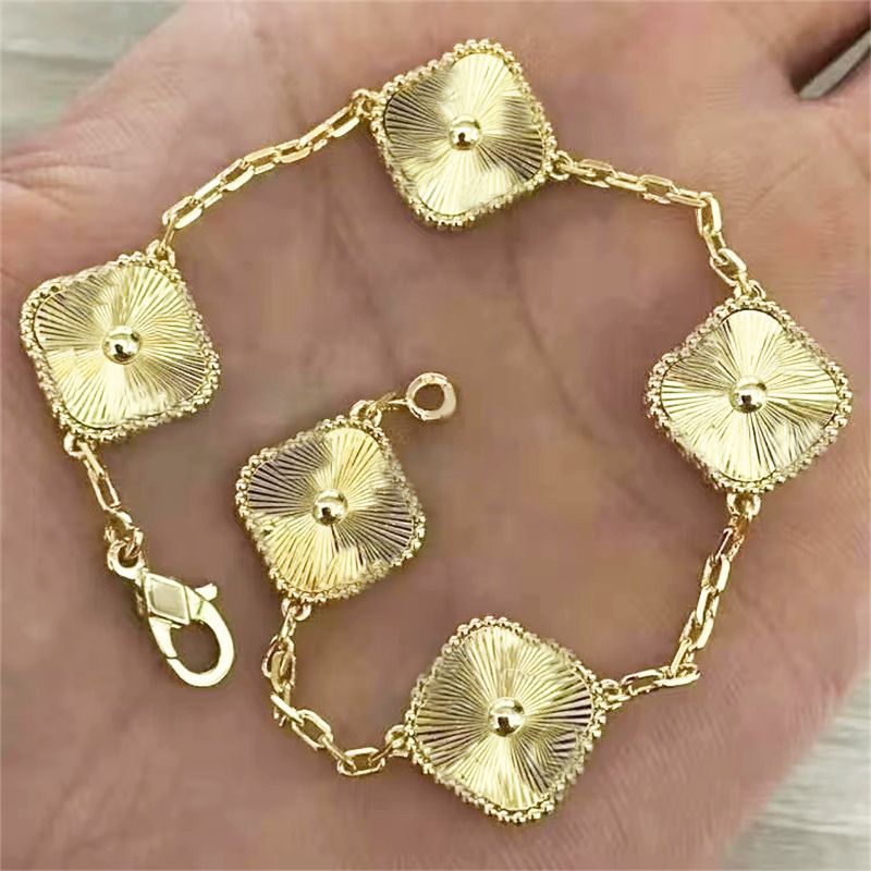 Goldenes Armband