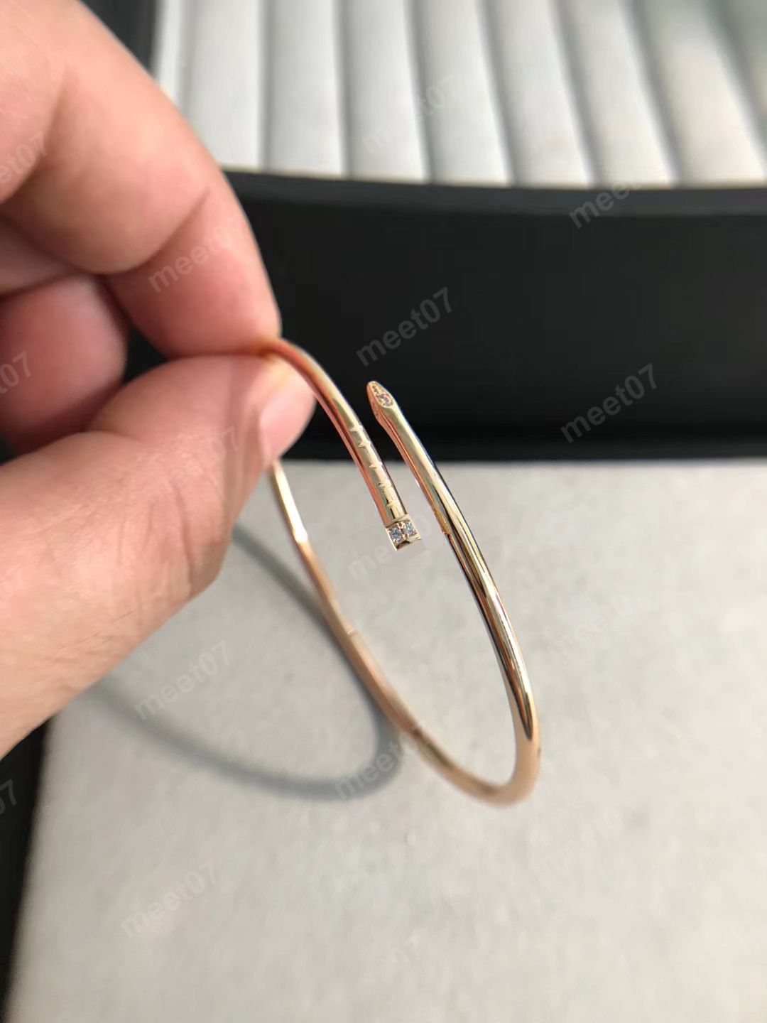 Thin diamond rose gold