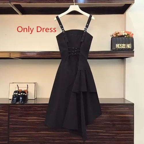 Apenas vestido preto