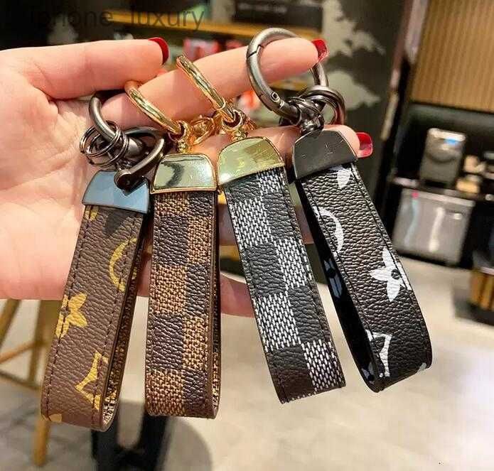 Handmade PU Leather Keychain Buckle For Car And Bag Designer Key Chain  Leather For Men And Women Perfect Christmas Party Gift From Iphone_luxury,  $0.86