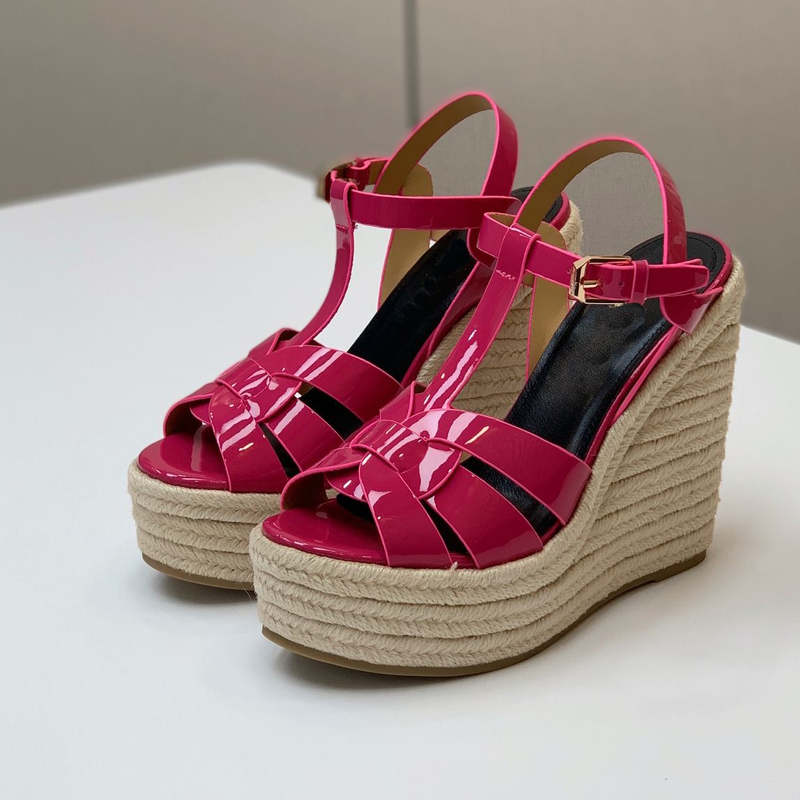 Cuir verni fuchsia