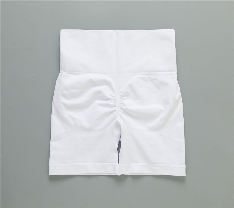 Белые шорты