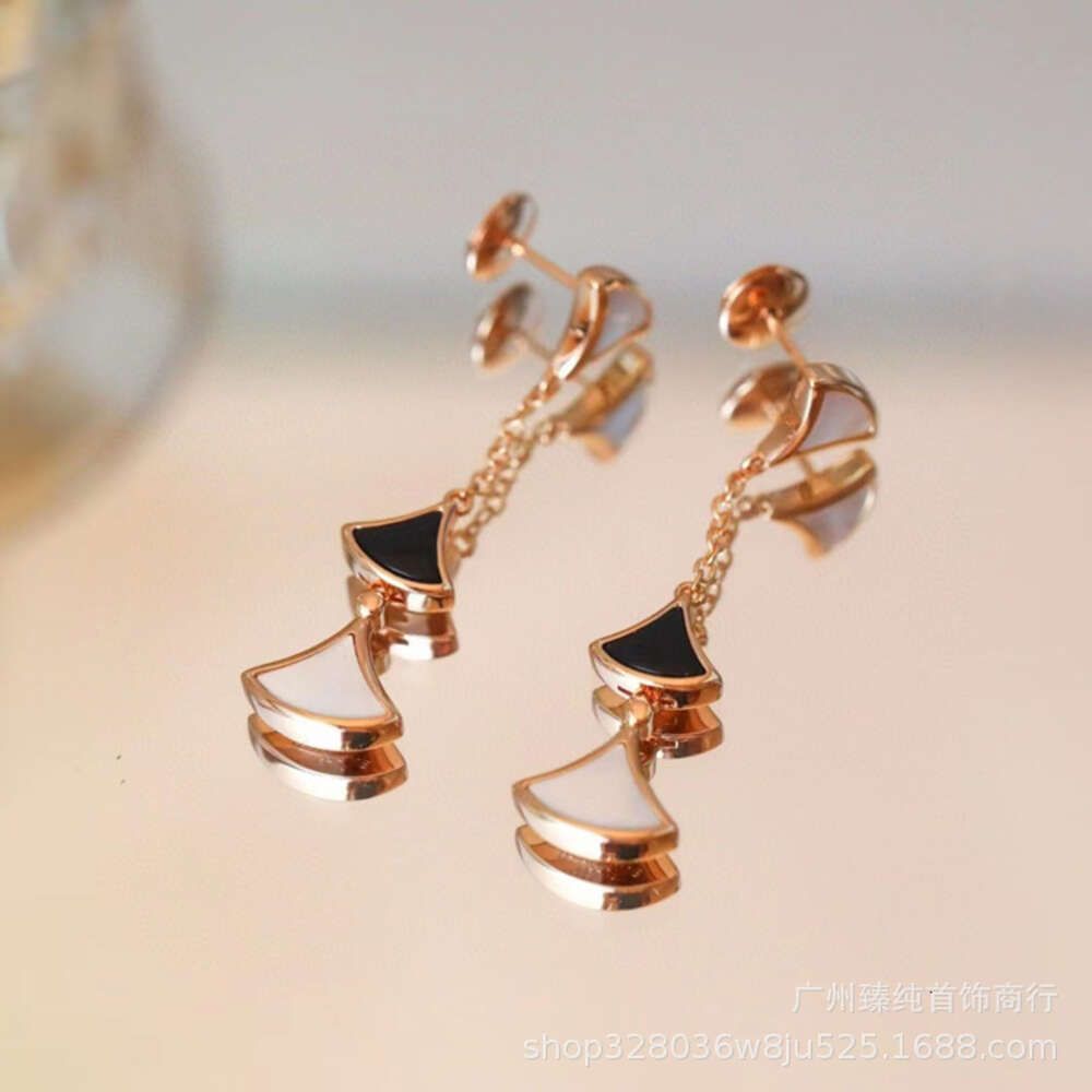 Nouveau Boucles d'oreilles petite jupe-bouchon d'oreille commun