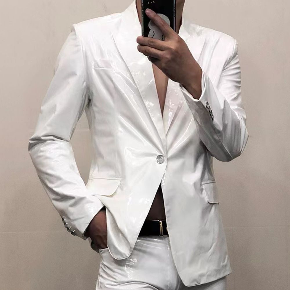 Blazer blanco solamente.