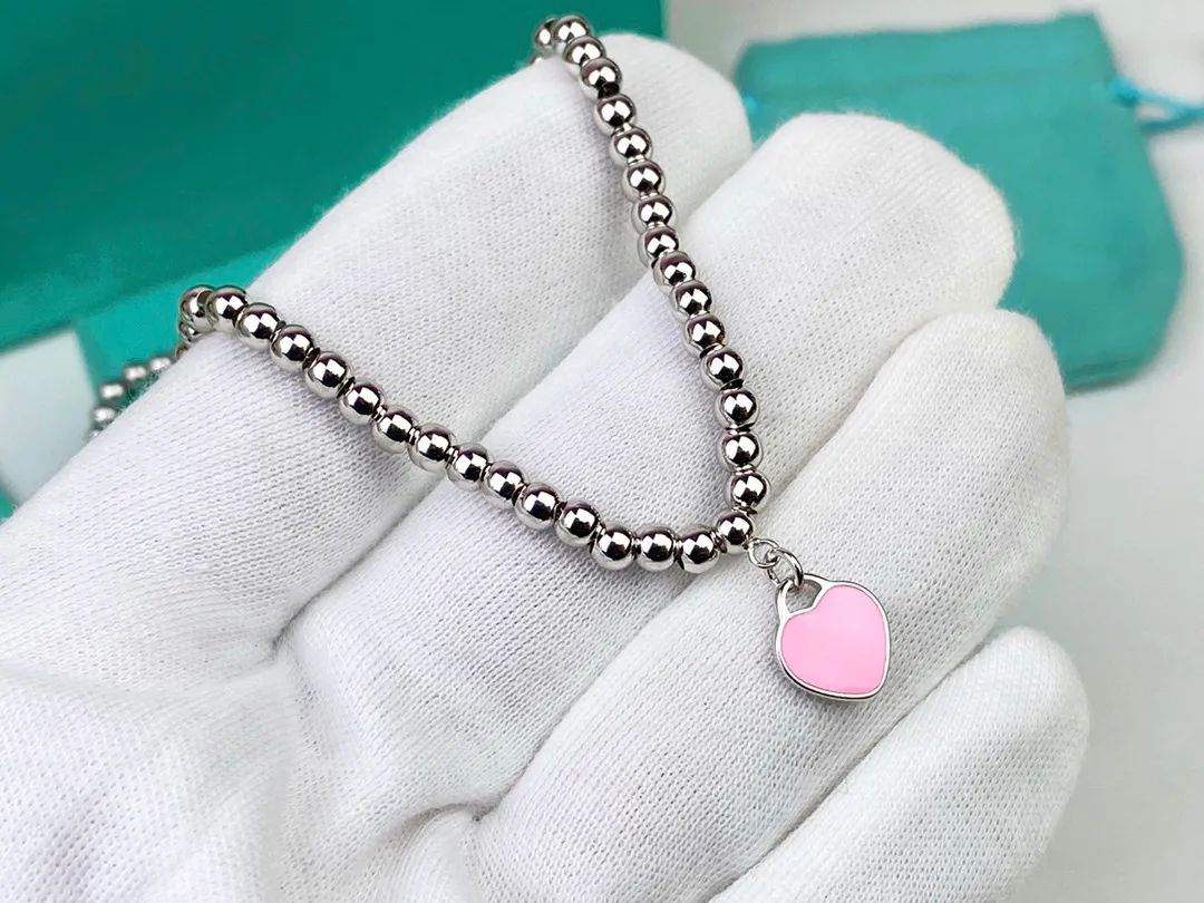 pulsera rosa con caja