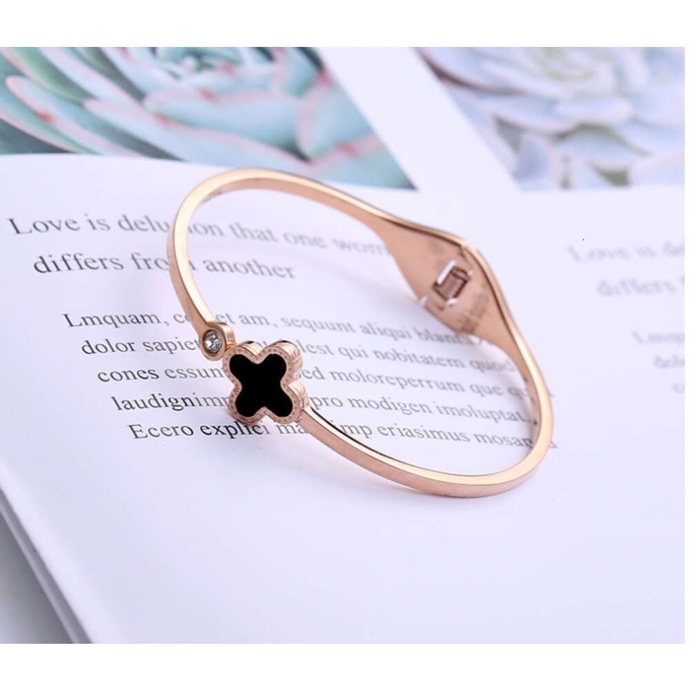 Clover Rose Gold