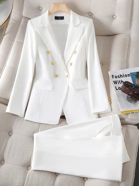 costume de pantalon blanc