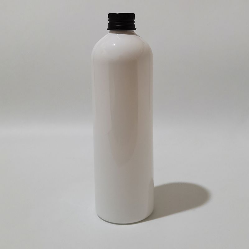 400 ml di plastica nera in bottiglia bianca