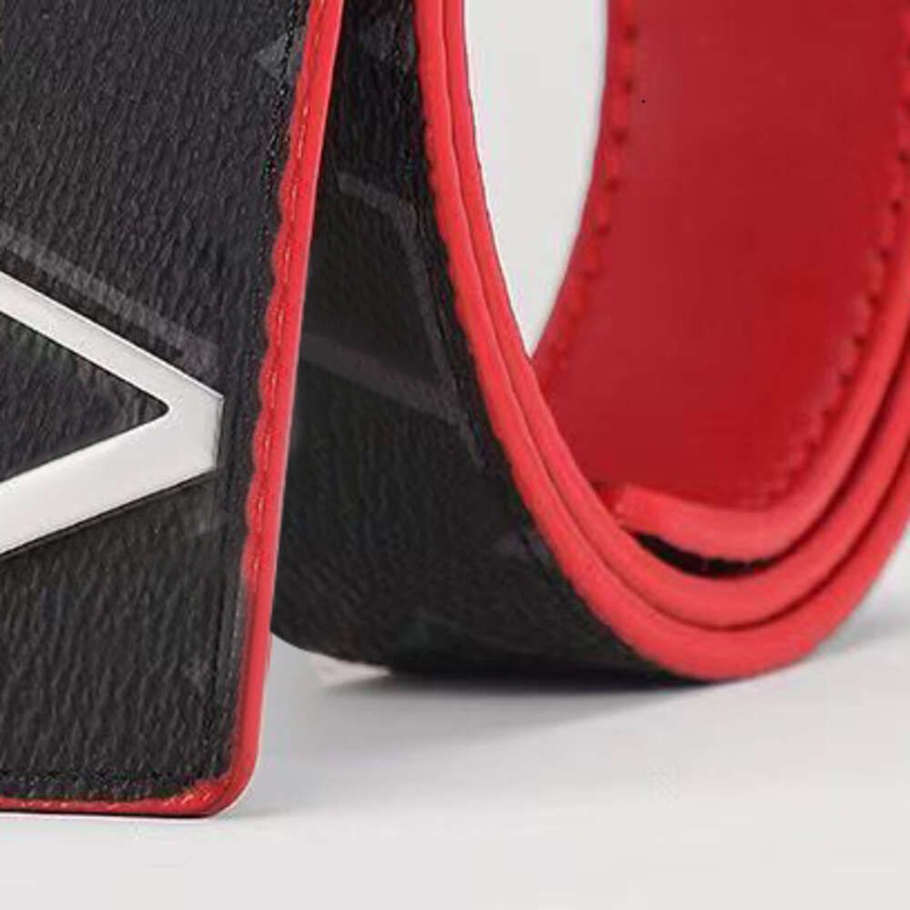 الأسود red_silver buckle