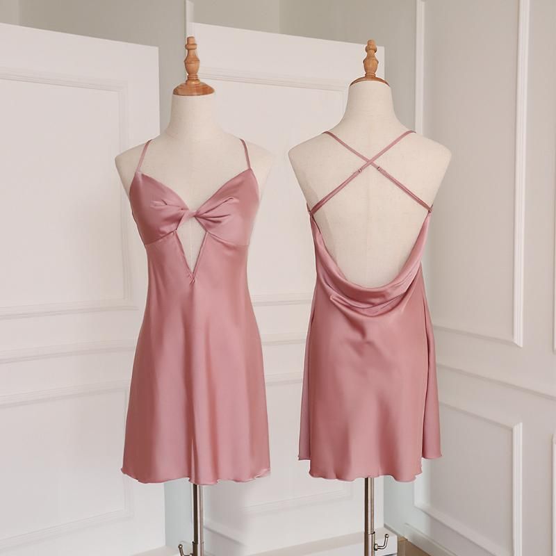 ピンクのナイトドレス
