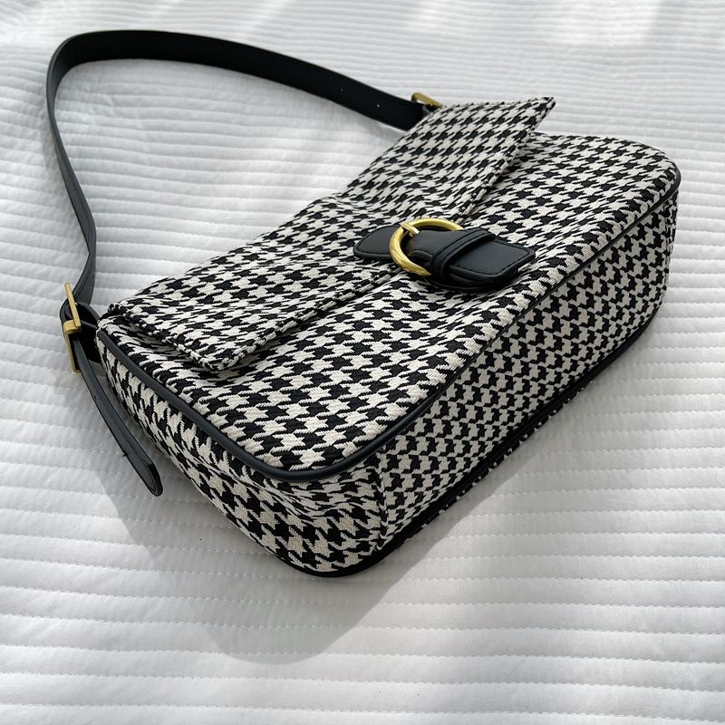 houndstooth black