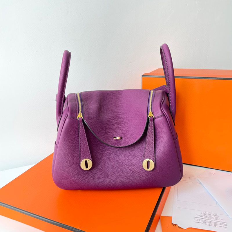 Togo en cuir violet en or