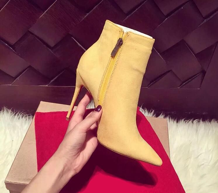 Suede giallo