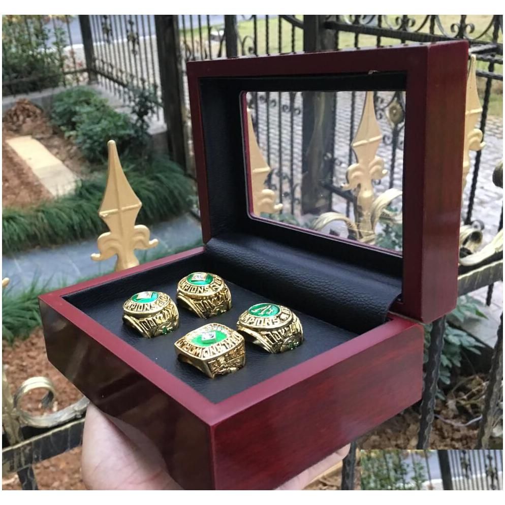Set di anelli da 4 pezzi con scatola di legno
