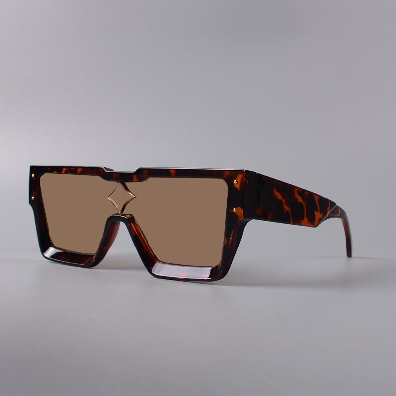 khaki-letter print lens