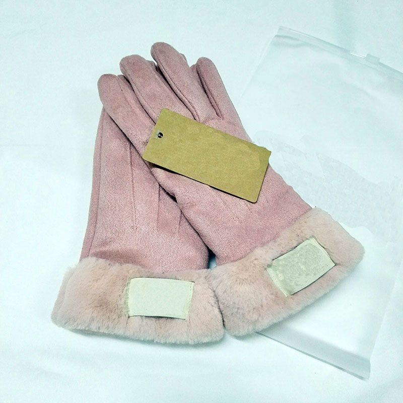 розово-плюшевые перчатки