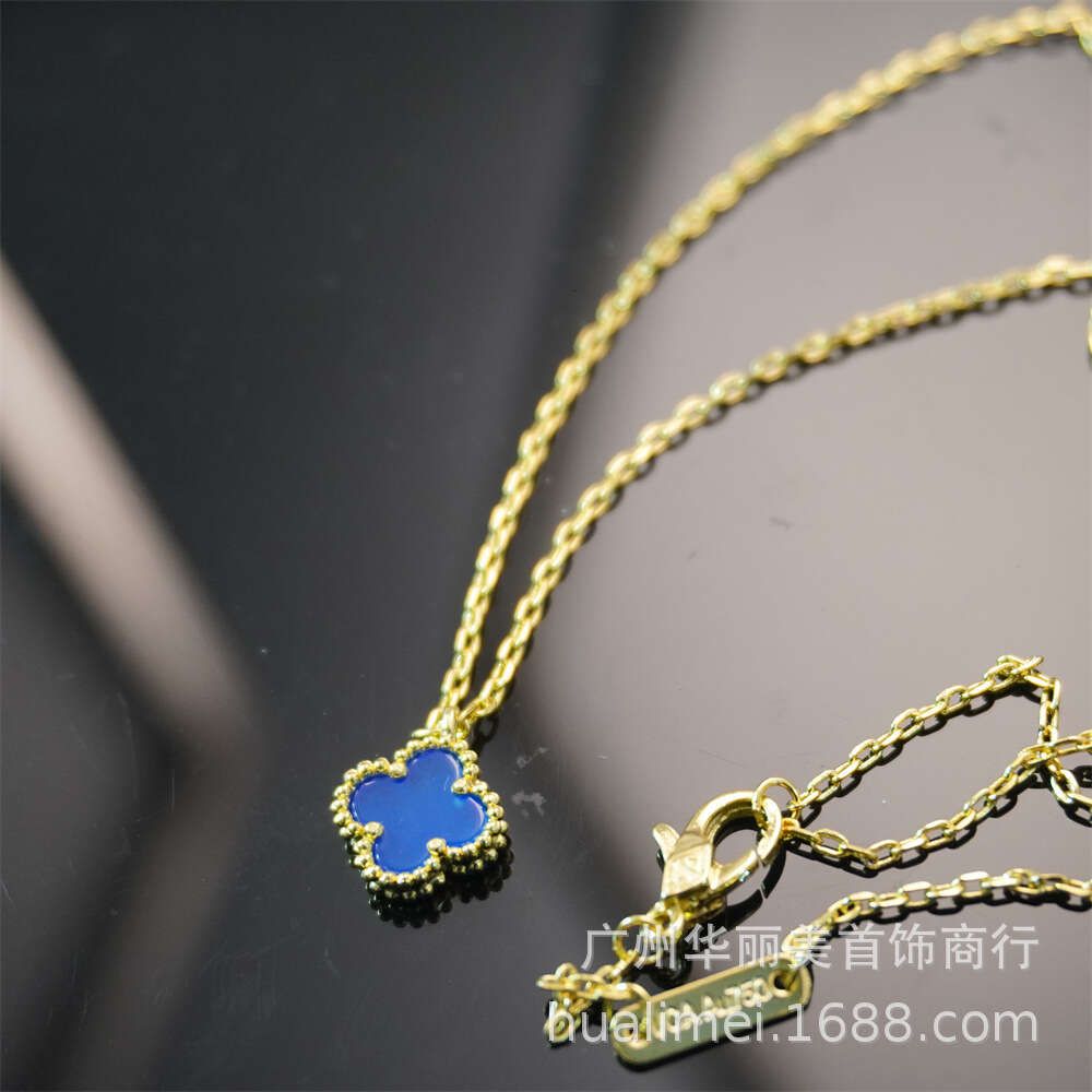 Mini collier calcédoine bleue dorée