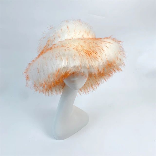 chapeau à pointes orange