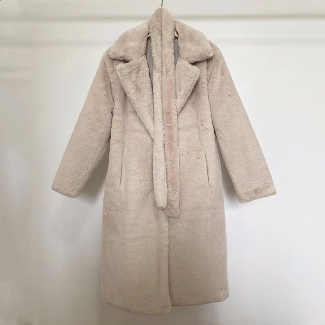 manteau de fourrure beige