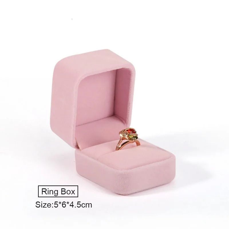 una caja de anillo