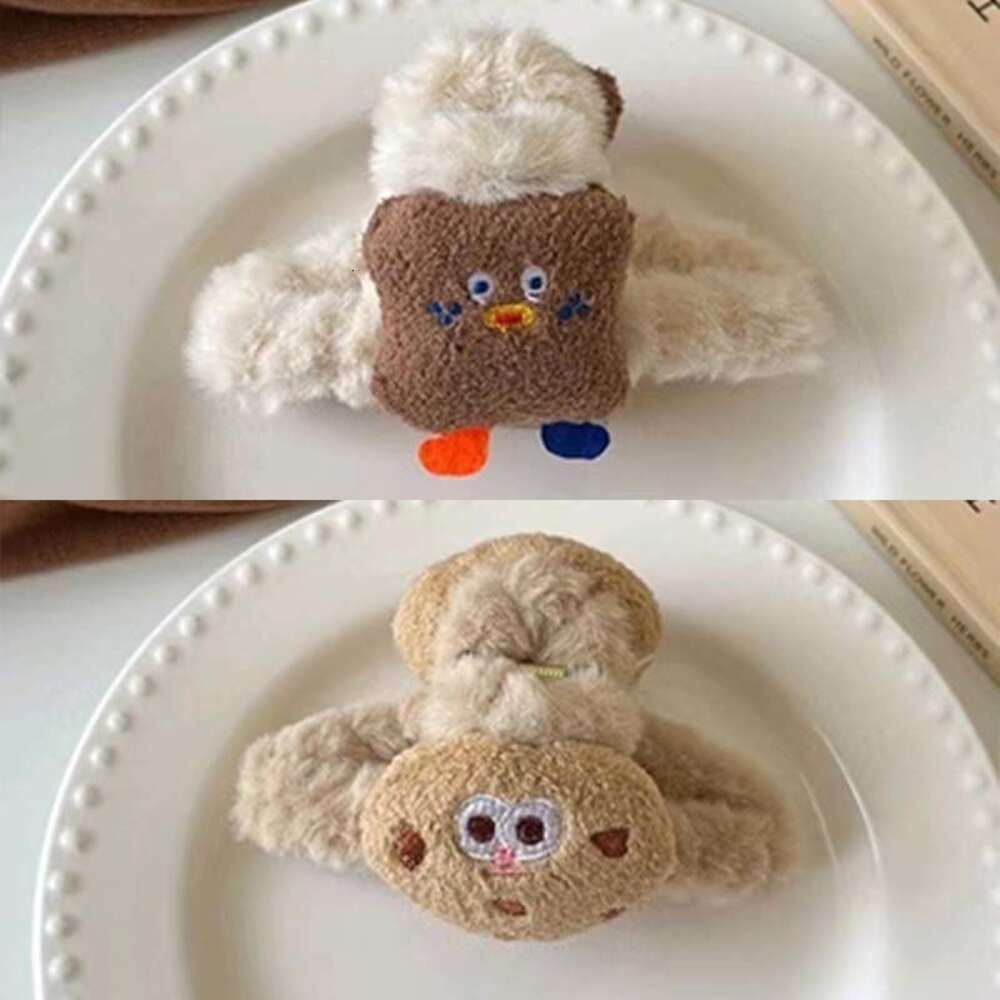 Mignons biscuits au café en peluche, thé au lait