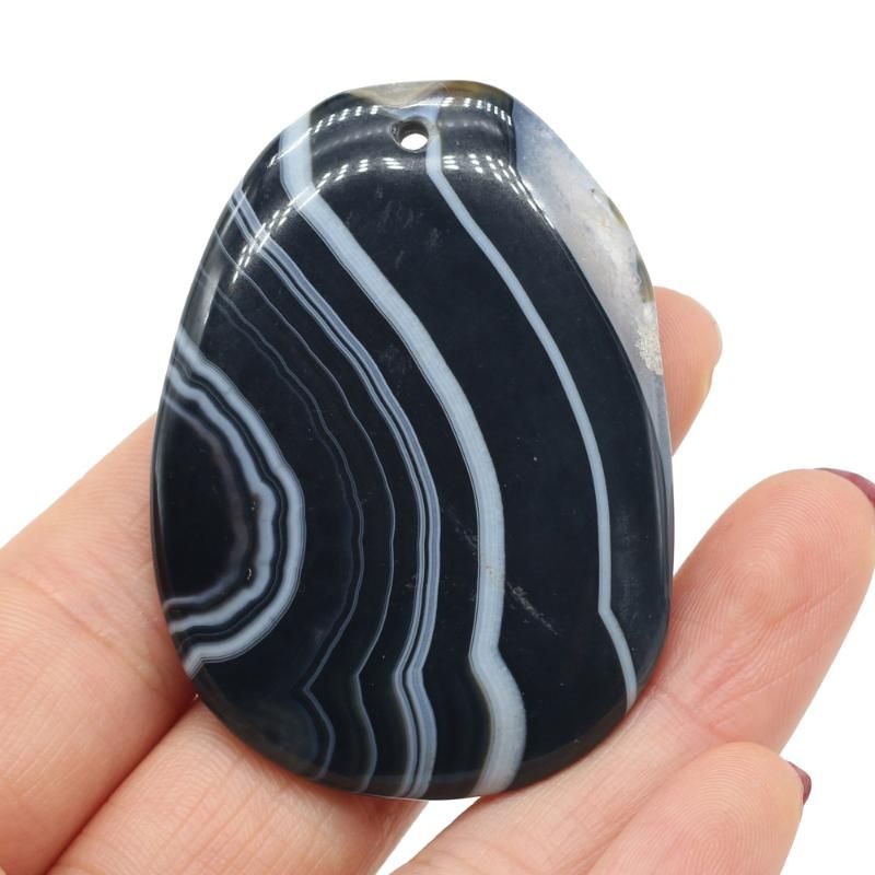 Agate à rayures noires