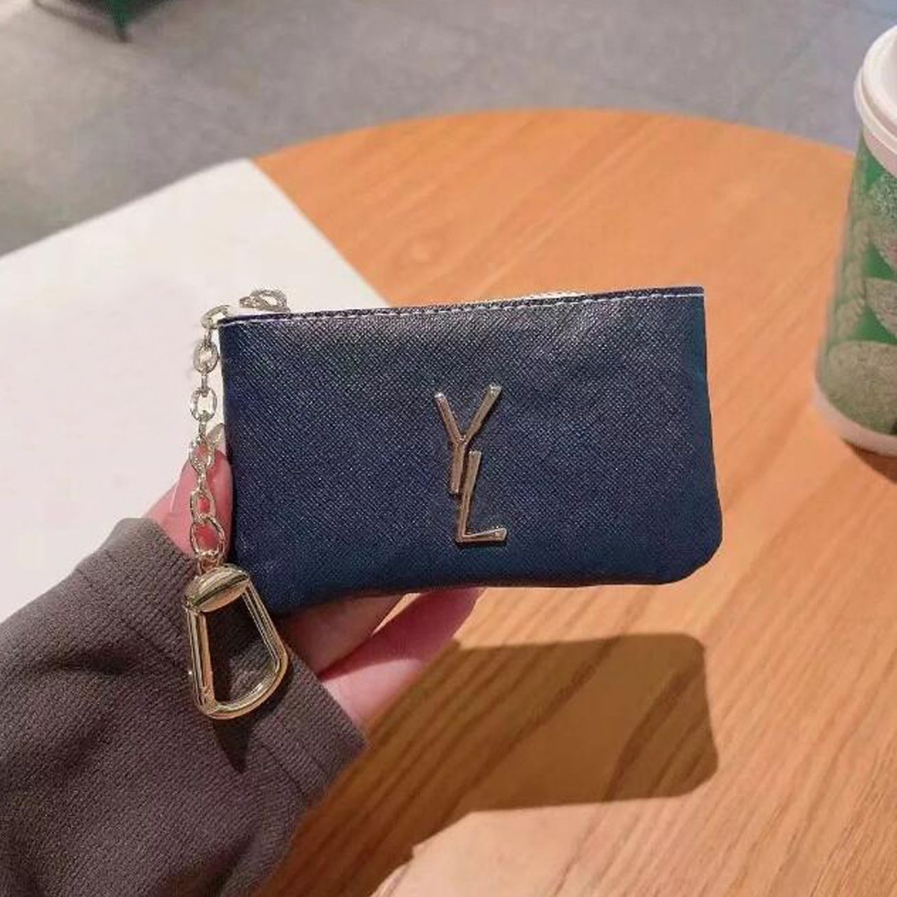 lettera Y blu + logo