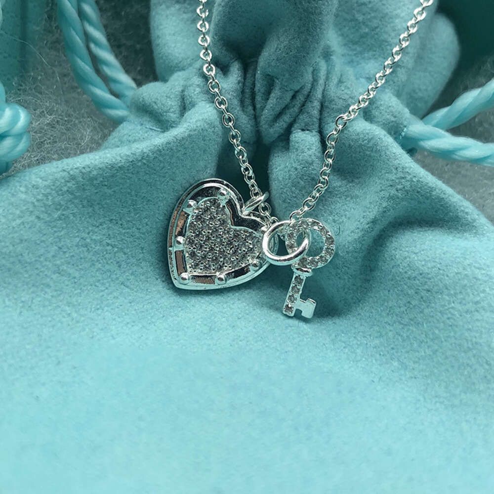 Collier clé d'amour avec diamant