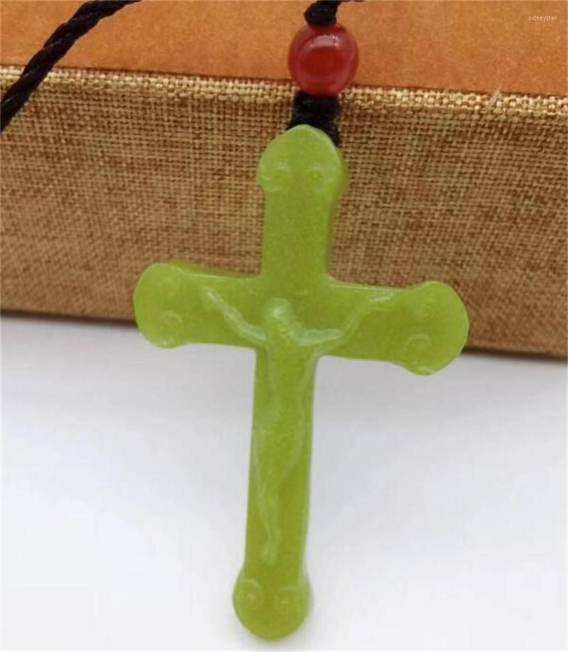 Hänge Halsband Naturlig fluorit lysande sten snidad Jesus Cross Amulet Rep Halsband Glow In Dark Stones Mode_voghion.com