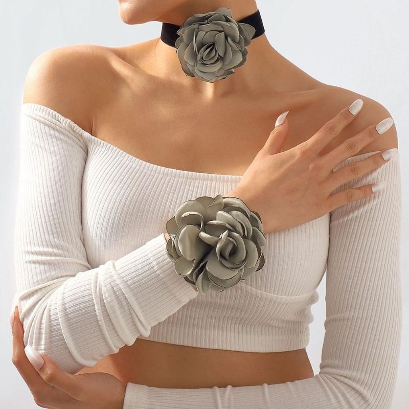Chaînes Décorations Délicates Exagérées Grandes Fleurs De Rose Collier De Charme Chaîne De Cou Fleurs Colliers De Clavicule_voghion.com
