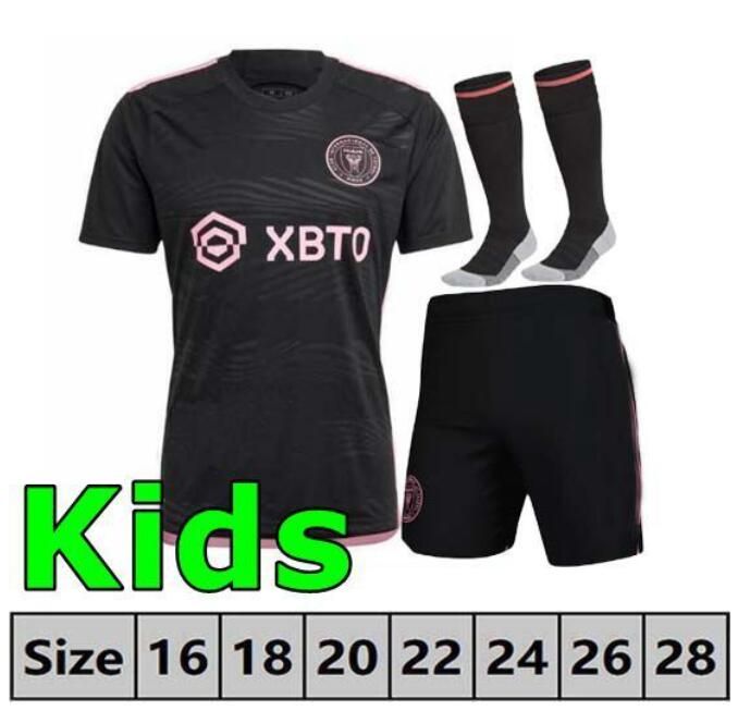 23/24 kids away+socks