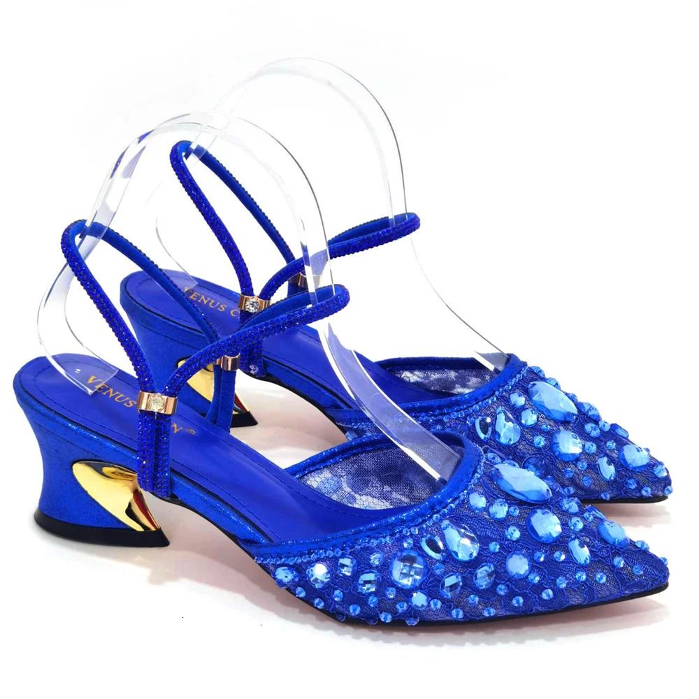 Une paire chaussures r.blue