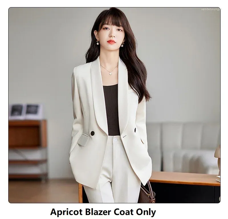 Aprikosen-Blazer-Mantel