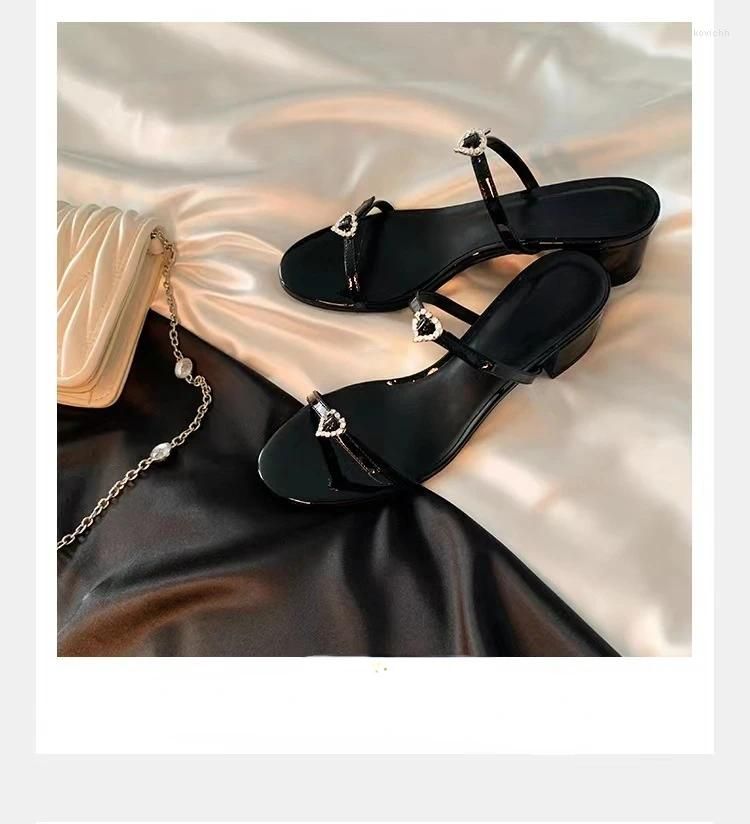 Zwarte slippers 4 cm