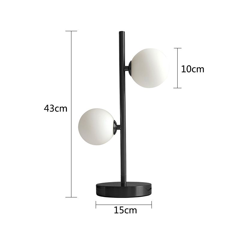 Schwarzer Körper warmer weißer EU -Stecker