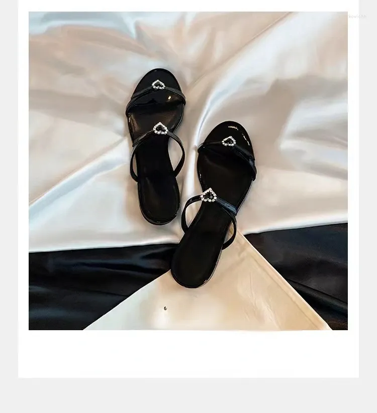 Black slippers 2.5cm