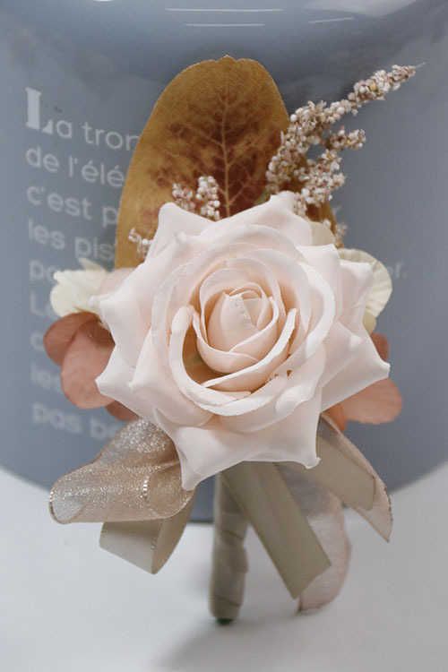 03 Boutonniere