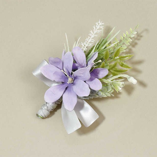 02 Boutonniere