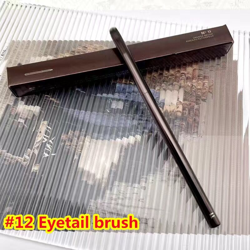 #12 Eyetail brush