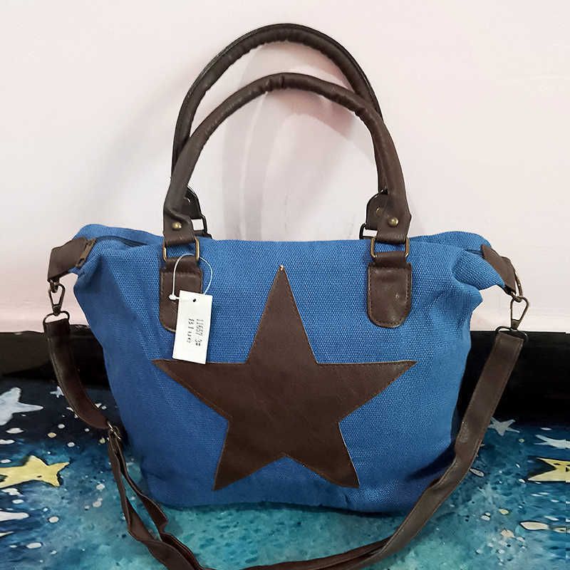 étoile en cuir bleu