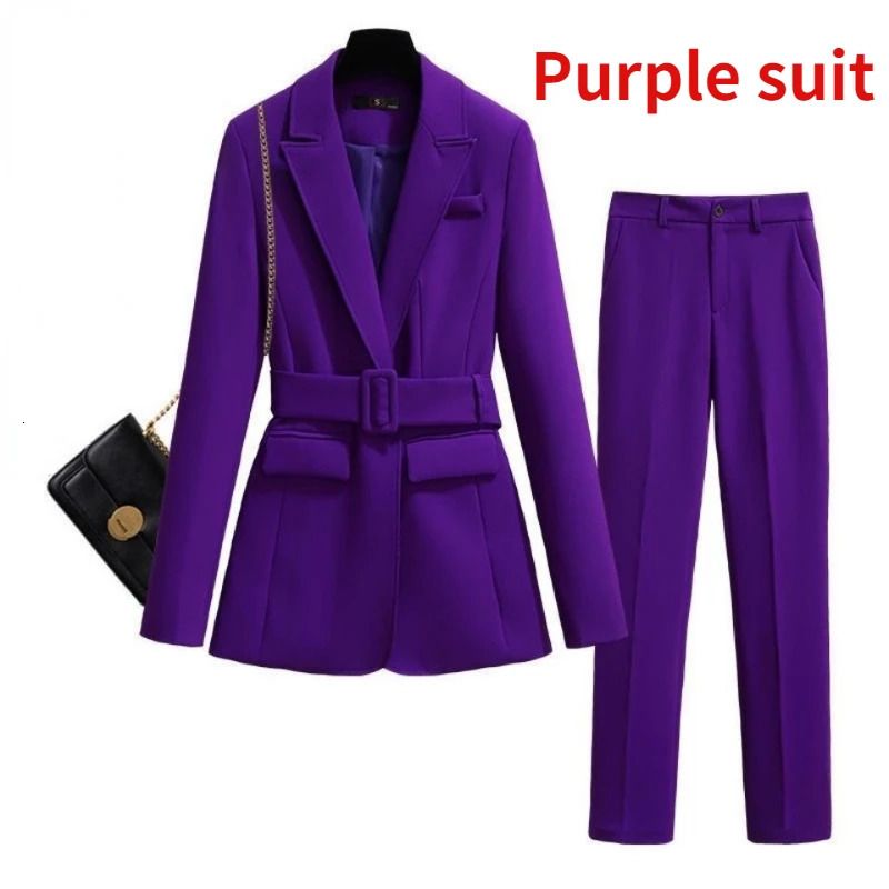 紫のスーツ