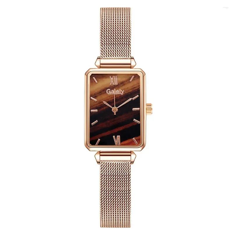 brązowy zegarek