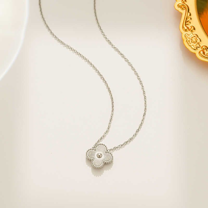 988 Collier Silver